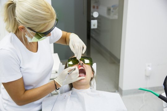 Jak funguje laserová stomatologie